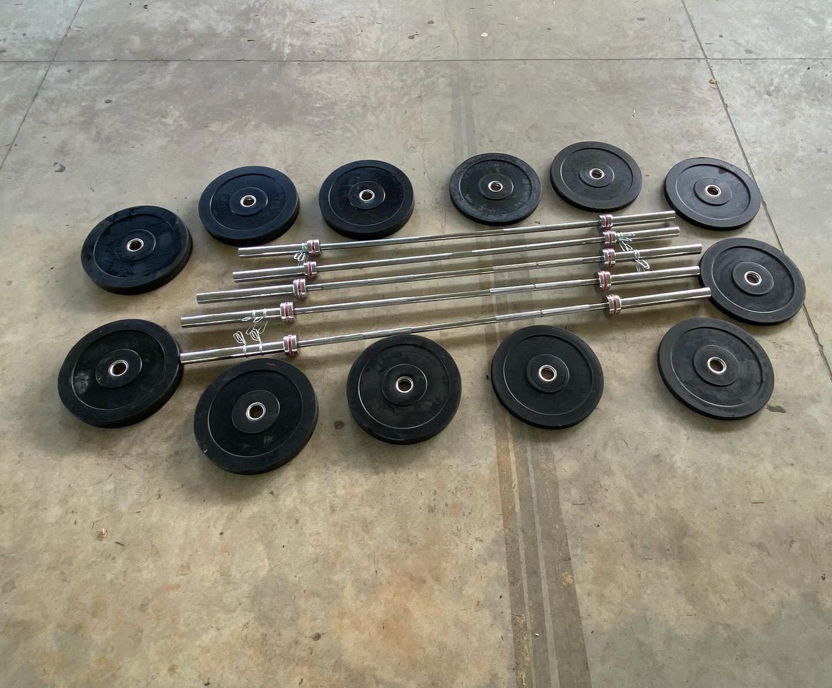 Gracias a la recaudación de la Cena Familiar, el aporte de los socios con el pago de su cuota y a nuestros sponsors del 2024, hemos realizado la compra de nuevos materiales para nuestro gimnasio, como así también 100 pelotas nuevas oficiales <a href="/flashsportsarg/">Flash Sports</a> de nuestro club.