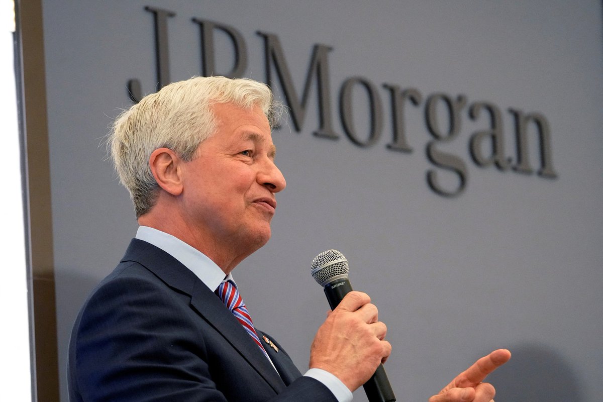 bitcoinlfgo's tweet image. BIG BREAKING 🚨

JP MORGAN GOES BIG ON #BITCOIN .

MAJOR U.S BANK  JPMorgan says "we see the higher cryptocurrency prices not only sustaining but improving."