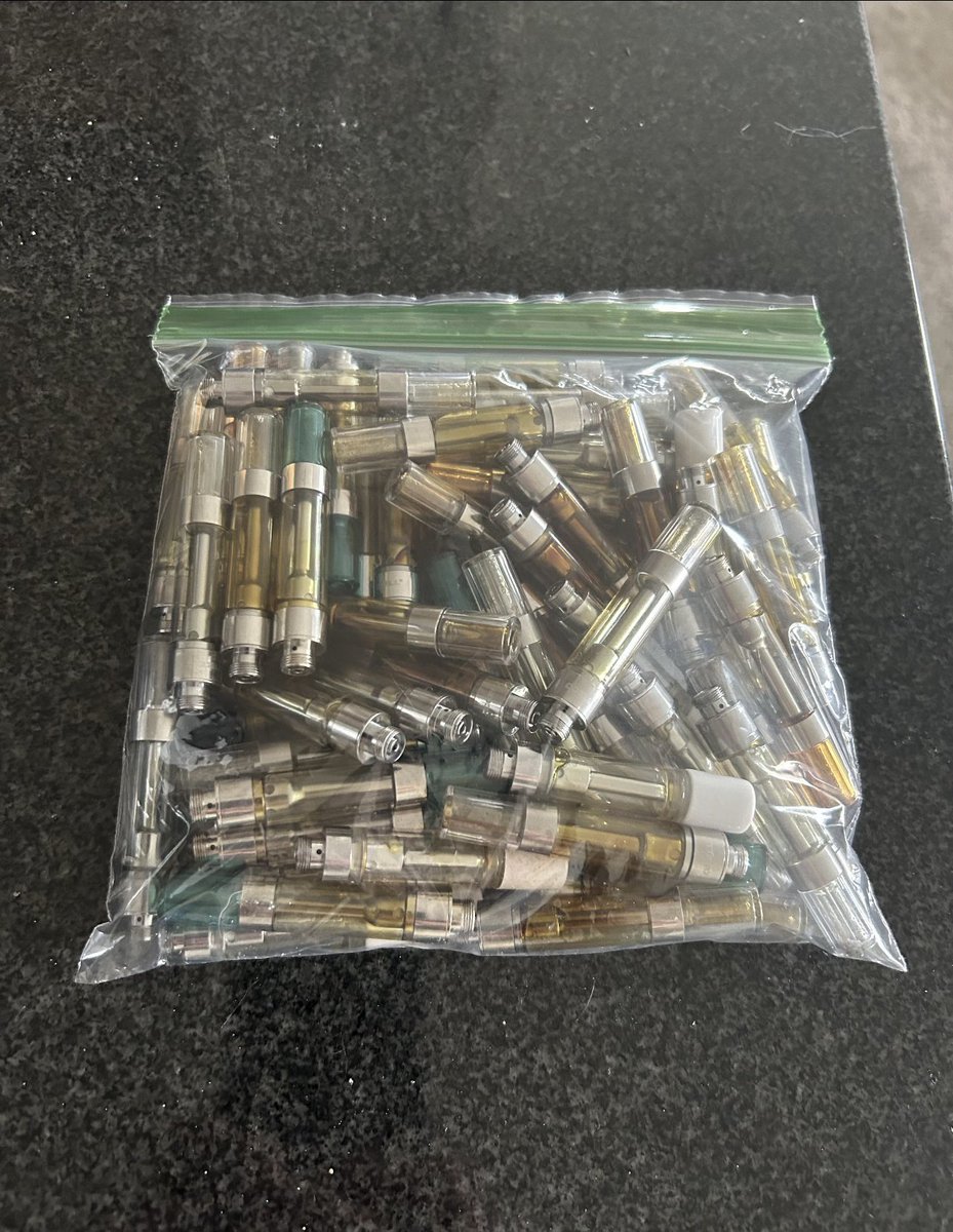TheKushking710's tweet photo. Yall save yall roach carts or nah??? https://t.co/NarlLxN9OA