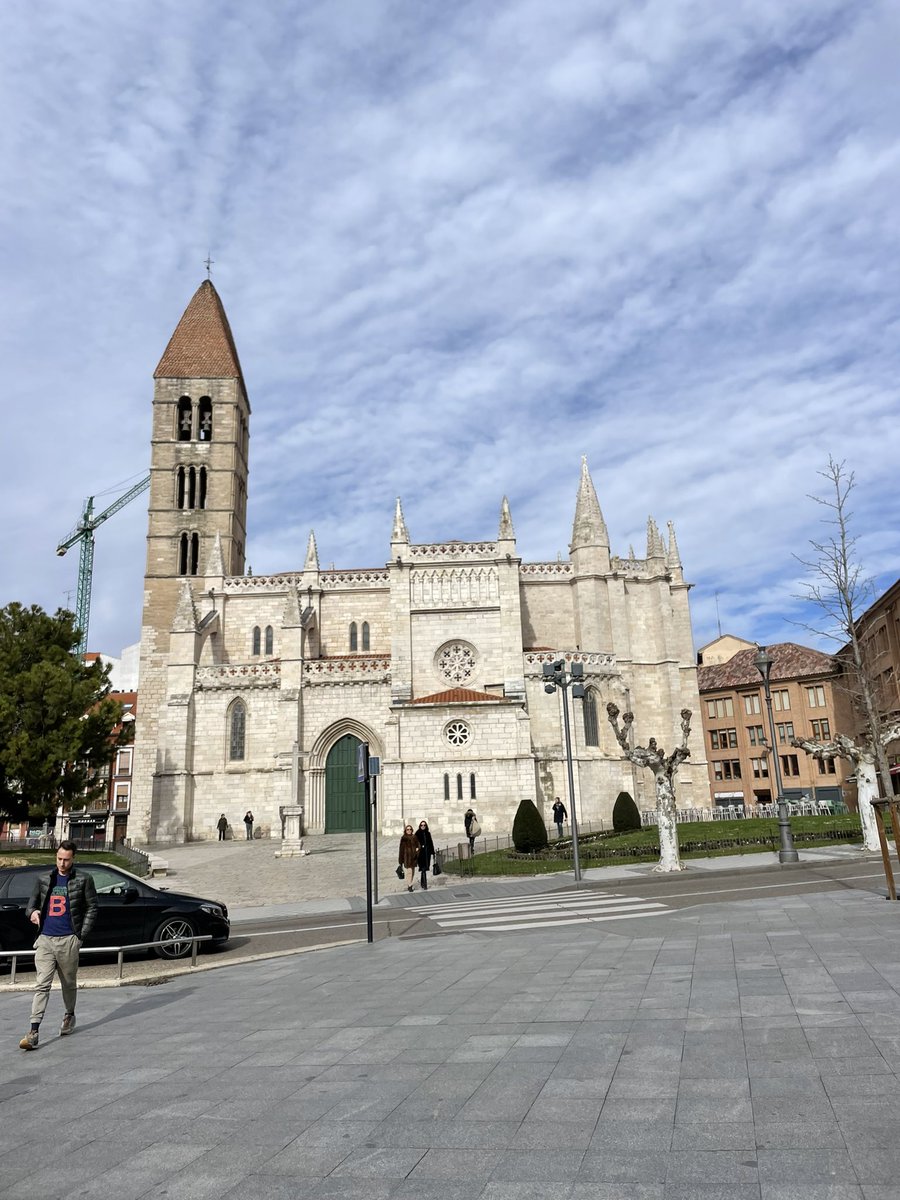 JaraaMartin's tweet photo. Continuando nos encontramos con la Iglesia de Santa María la Antigua, reedificada prácticamente entera bajo el reinado de Alfonso XI de Castilla, siguiendo así el estilo gótico. #EUMZA #DCCSS https://t.co/oKLPYcYCKq