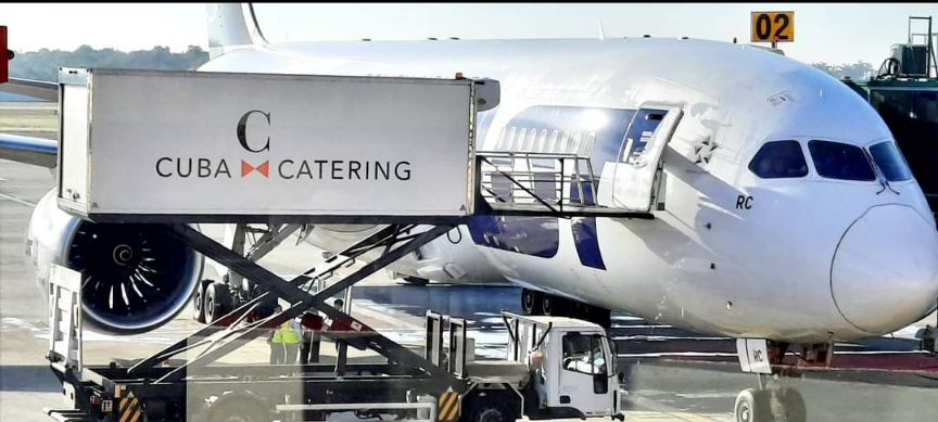 🇨🇺 | Cuba Catering S.A. es la empresa que provee servicios de catering aéreo y gastronómicos en las instalaciones aeronáuticas y aeroportuarias de #Cuba 🇨🇺
.
.
 #AviaciónCubana ✈️🇨🇺
#SomosUnEquipo