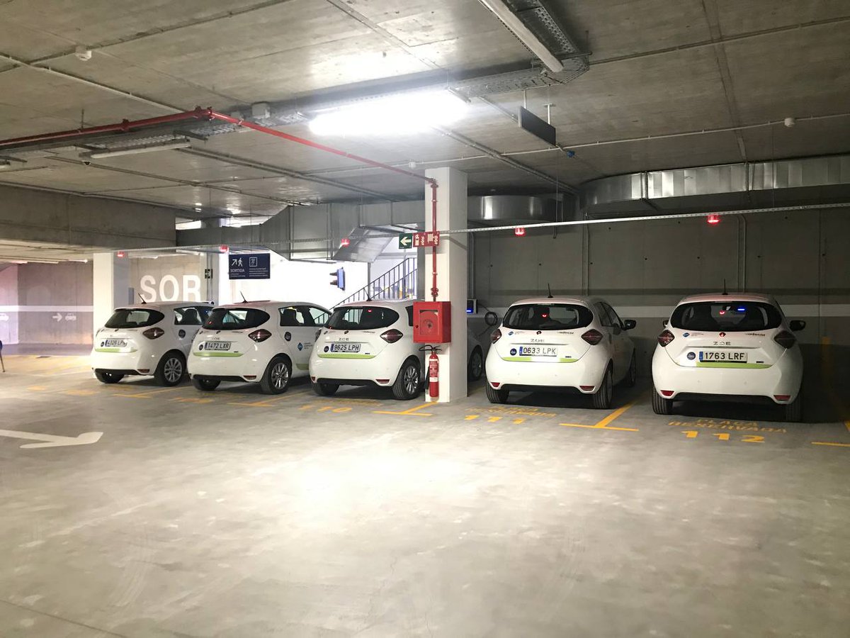 SomMobilitat's tweet photo. ⚡ El Consorci Hospitalari de Vic se suma a la mobilitat elèctrica compartida

🏥 Els serveis de PADES i Rehabilitació Domiciliària han començat a utilitzar els vehicles de Som Mobilitat, que seran d'ús compartit amb la ciutadania.

🚗 8 cotxes més a la ciutat de Vic! https://t.co/oY2fQBw63Y