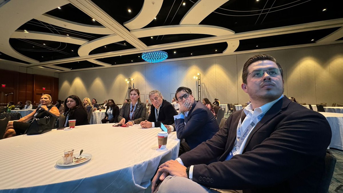 albertbbl's tweet image. Acompañé al Cónsul @Juansabinesg que fue invitado a la importante cumbre internacional #PowerSourceGlobalSummit donde participan líderes de gobiernos y  empresas especializadas en tecnología de punta, inteligencia artificial, cambio climático, medicina y transporte. #Día3