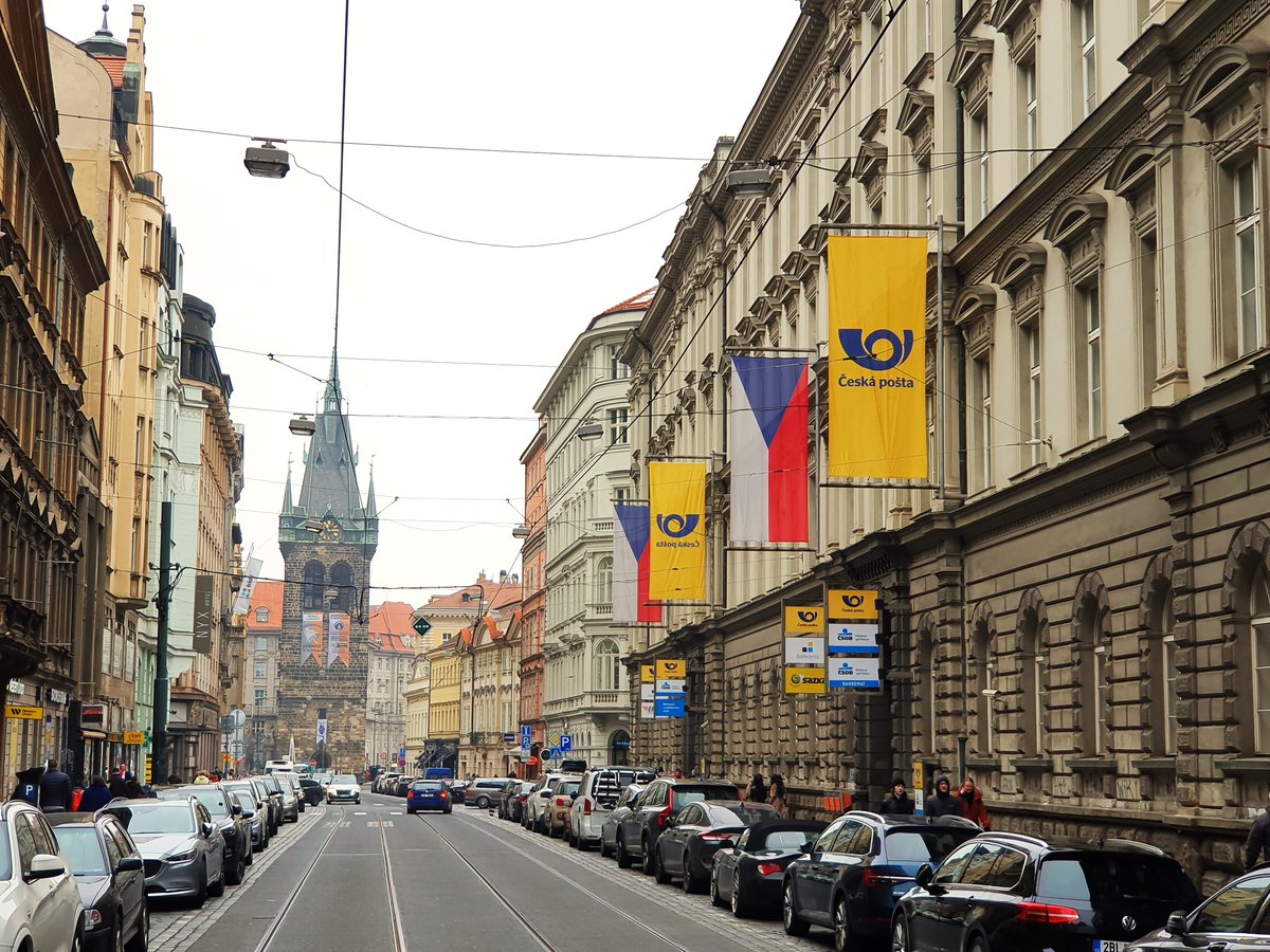 Ceska_posta_sp's tweet image. Vedení České pošty dnes na pravidelném jednání dozorčí rady předložilo návrh na prodej pražské nemovitosti na rohu ulic Jindřišská a Politických vězňů. Výběrové řízení vyhraje zájemce s nejvyšší nabídkou. 
Více: ceskaposta.cz/-/ceska-posta-…
 #ceskaposta #transformace #jindrisska