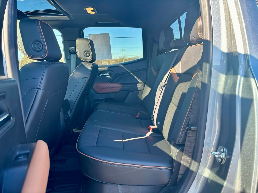 StoopsBGMC's tweet image. Check out this pre-owned 2023 #GMCCanyon AT4, under 7k miles!

Featuring 4WD, a 310-HP turbo engine, and ProGrade Trailering System, letting you tow up to 7,700 lbs. Plus 11.3" LCD screen, heated seats, and more.

Take a look: bit.ly/3SQLGdH