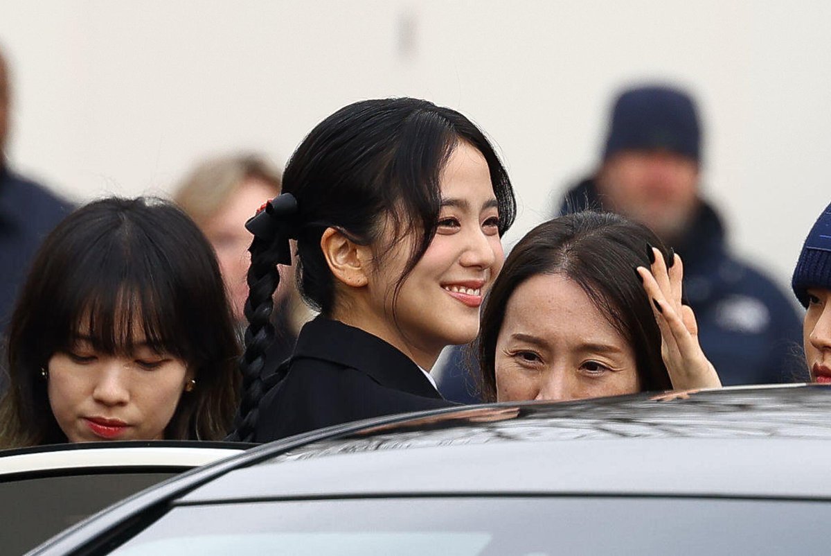 KIMJISOOVT's tweet photo. JISOO THE HUMAN DIOR
#JISOOxDiorAW24
#ParisFashionWeek https://t.co/K4ujr3STo5