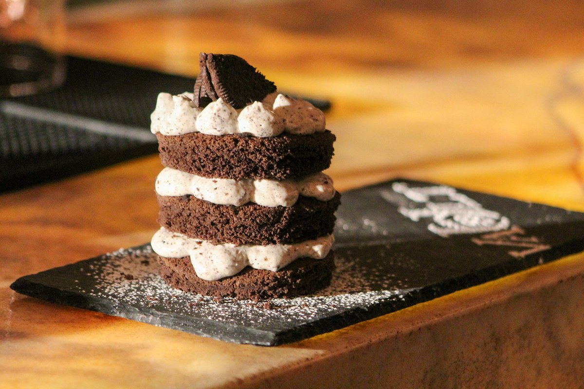 Oreo Cake, anyone? 😋 

Join us tonight for the Cavs vs. Mavericks game and treat yourself to handcrafted cocktails and decedent desserts! See you at 5pm.