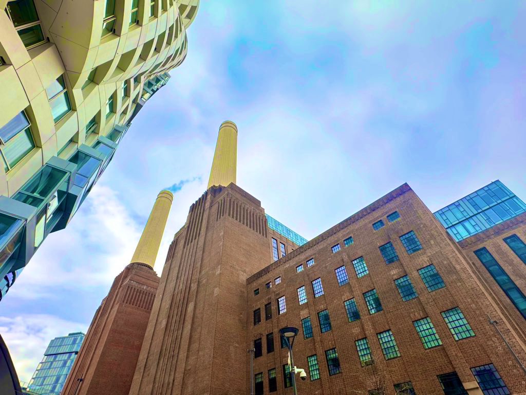 Luisa_Sherlock's tweet photo. After-work drinks @BatterseaPwrStn #controlroomb https://t.co/fi3MxJaEZv