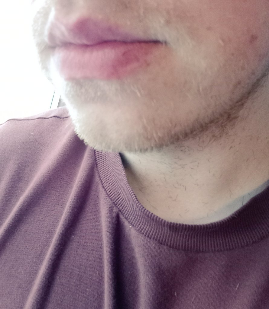 A workout, shower and a shave later... I'm ready for my kiss. 💋 https://t.co/0eTKmvShvM