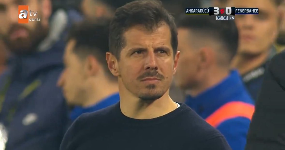 Çıkıp aslanlar gibi oynadılar diye zorunuza gitti dimi? Volkan gibi takımı yatırsa ondan iyisi olmazdı. Sizin bittiğiniz yerde GALATASARAY başlar koçum. Emre Belözoğlu’nu sizin gibi kaypaklara yedirmeyiz!