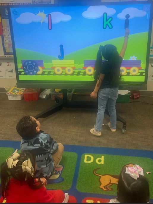 SISDInstTech's tweet image. #InstructionalTechnology integration and #SpringISDBlendedLearning @ReynoldsElem with Pre Kindergarten. Students are actively engaged in the learning on the #BenQBoard. @SpringISD_Super @SISD_CoA @LatracyHarris @SpringISD.