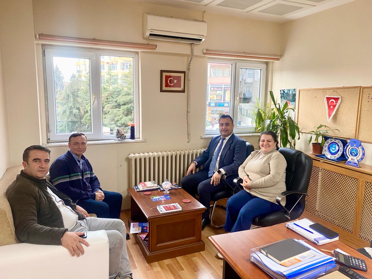 halilkocoglualp's tweet photo. #TürkEğitimSen Genel Merkez Kadın Komisyonumuz; 6 Şubat deprem felaketinin yaralarını sarmaya devam ediyor, deprem bölgesindeki şube kadın komisyonlarımızla koordineli gerçekleştirdikleri organizasyonlara, şube olarak biz de destek kolilerimizi hazırlıyoruz.
Emeği geçenlere özellikle Türk Eğitim Sen #Bahçelievler İlçe Başkanımız Sn. Esra Gürler’e teşekkür ediyorum.