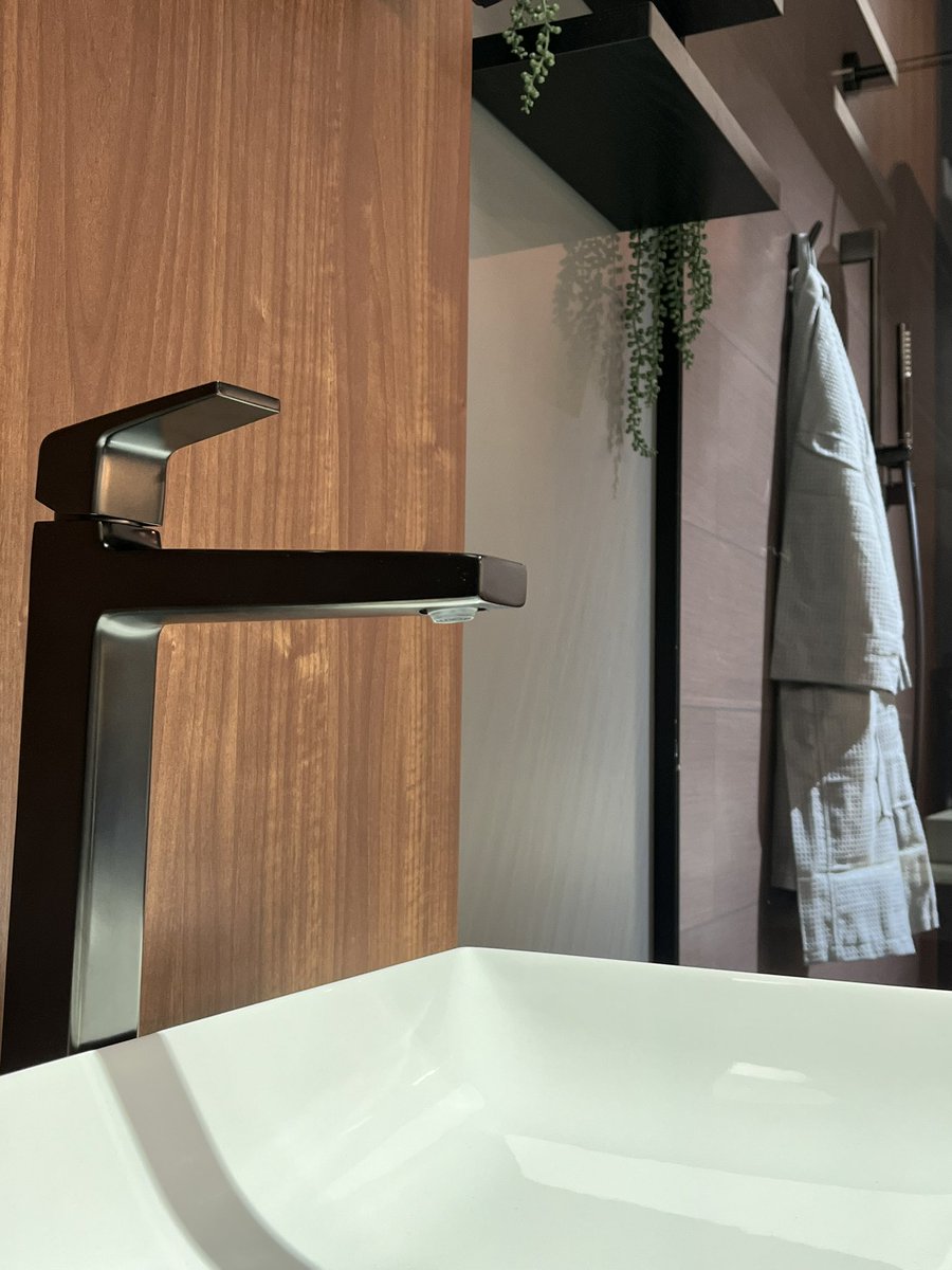 TOTOUSA's tweet image. Black faucets, black showers, all black matte everything: totousa.com/?utm_source=tw… #KBIS2024 #KBIS60 #TOTOUSA
