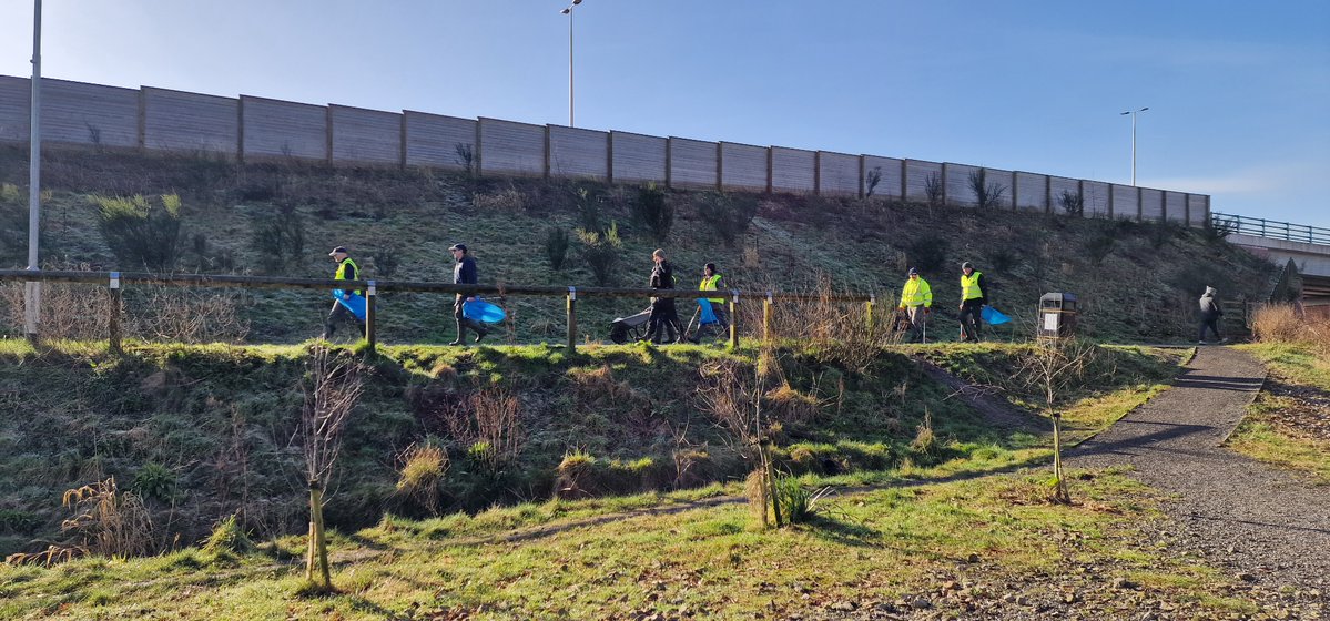 On the march! Volunteers in Wigan cleared 3 local venues as part of the @AnglingTrust Anglers Against Litter campaign. Anglers continue to be at the forefront of nationwide rural clean ups & you and yours can join the Shimano-sponsored campaign here: anglingtrust.net/get-involved/a…