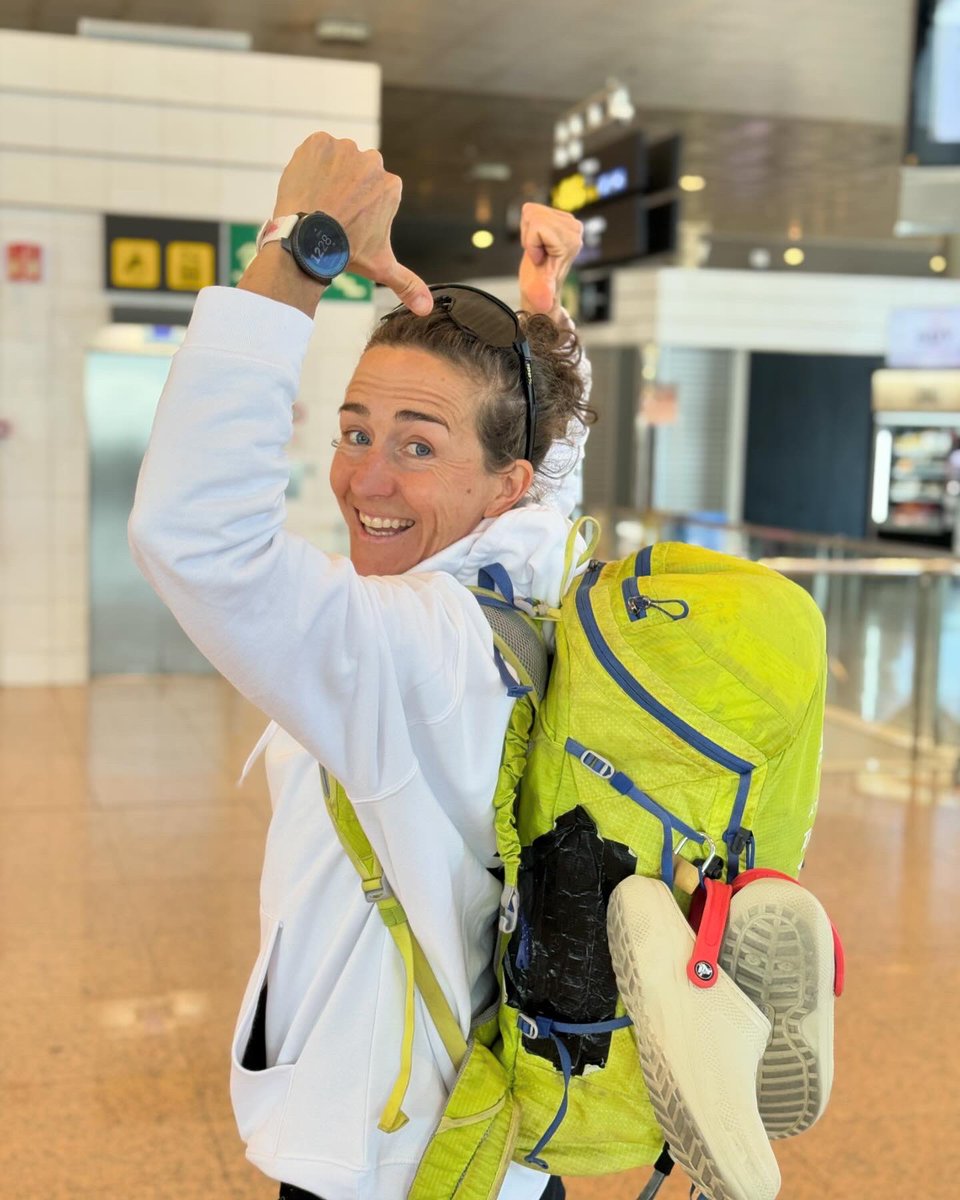 ⚠️ Avui a la T1 de BCN m'han robat la motxilla (passaport, mòbil) 😱 he començat una persecució 🤯🏃🏼‍♀️el paio no sabia amb qui s'enfrontava! FINAL FELIÇ motxilla en mà i el perla reduït!🥋 Indignant quan els de seguretat l'han deixat campar lliurement en un tres i no res 🤨