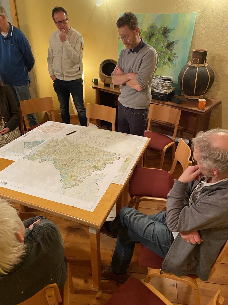 aleid_diepeveen's tweet image. In gesprek met #8RHK’ers over landbouw, wonen en infrastructuur in #ProeftuinNettelhorst met #AardkundigFundamentalisme ⁦@eowijers⁩ ⁦@8RHK_⁩ ⁦@LeeflangHans⁩ bedankt!