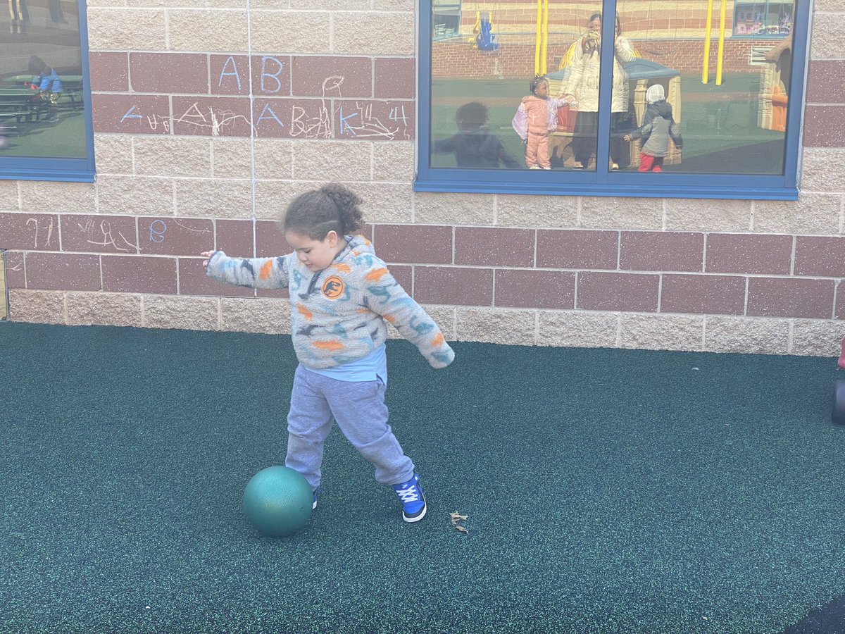 MrsThornsWorld's tweet image. A little sunshine makes a world of difference! 🌞 #MrsThornsRoseGarden #NBTeamPreschool #NBTECCisRedHot @NBTECC @mrpassner