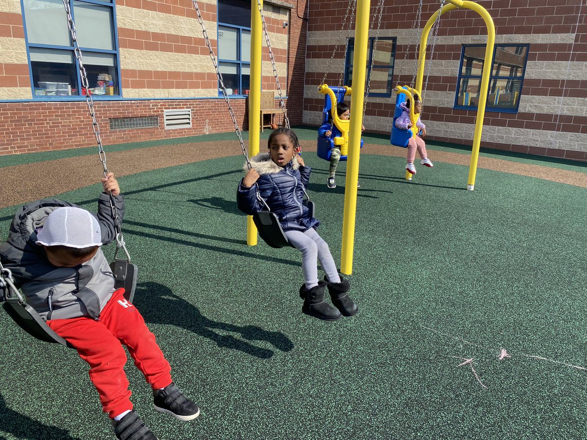 MrsThornsWorld's tweet image. A little sunshine makes a world of difference! 🌞 #MrsThornsRoseGarden #NBTeamPreschool #NBTECCisRedHot @NBTECC @mrpassner