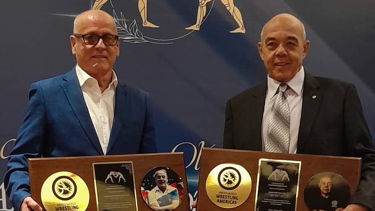 Los cubanos Filiberto Delgado y Eduardo Pérez Tellez acaban de ser exaltados al Salón de la Fama de la Unión Mundial de Luchas en América. El primero por sus resultados como entrenador a lo largo de décadas. El segundo como dirigente deportivo. #Cuba #luchas #wrestling