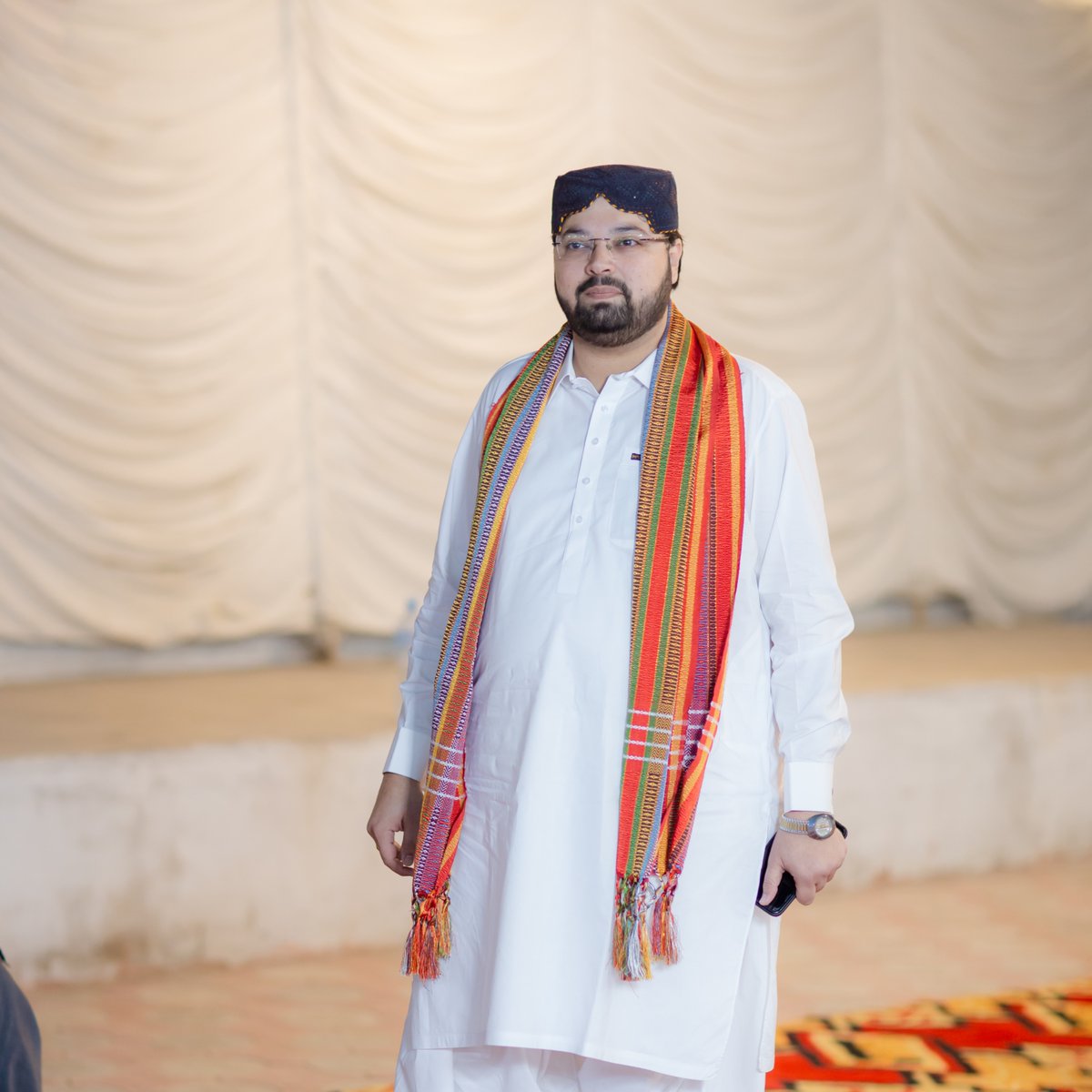 •| ﷽ |•
 
فَاصبِر عَلَی مَا یَقُولُون .      
"یہ لُوگ جُو باتیں کرتے ہیں تُم اِن پر صبر کرو.!"

بے شک اللہ ہی عزت اور ذلت دینے والا ہے❤️