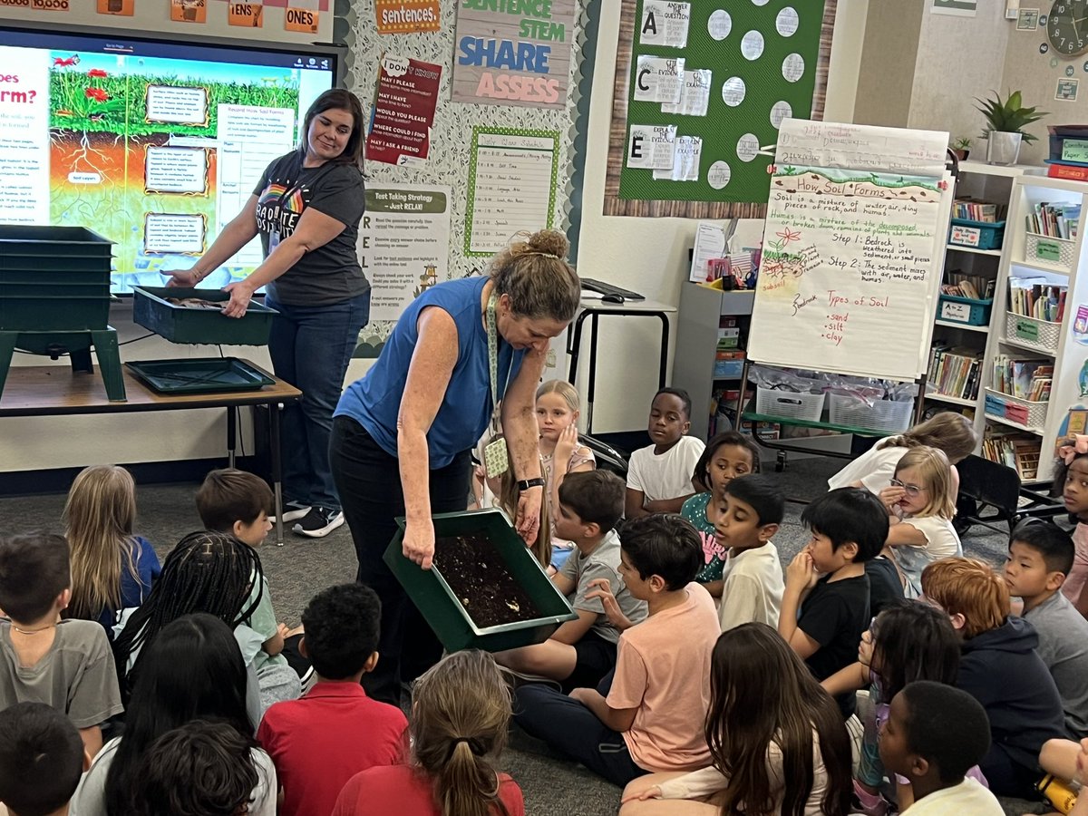 heald3rd's tweet photo. The AMAZING Mrs. Rodriguez came to share her worm farm with us today and share about composting!🪱🥬 @BeckyRaymond3rd @Jstanley3rd @MinshewColts1  #MyMISD #3rdgrade #SHINEbright #EVERYstudentEVERYday https://t.co/waLbEUBvC0