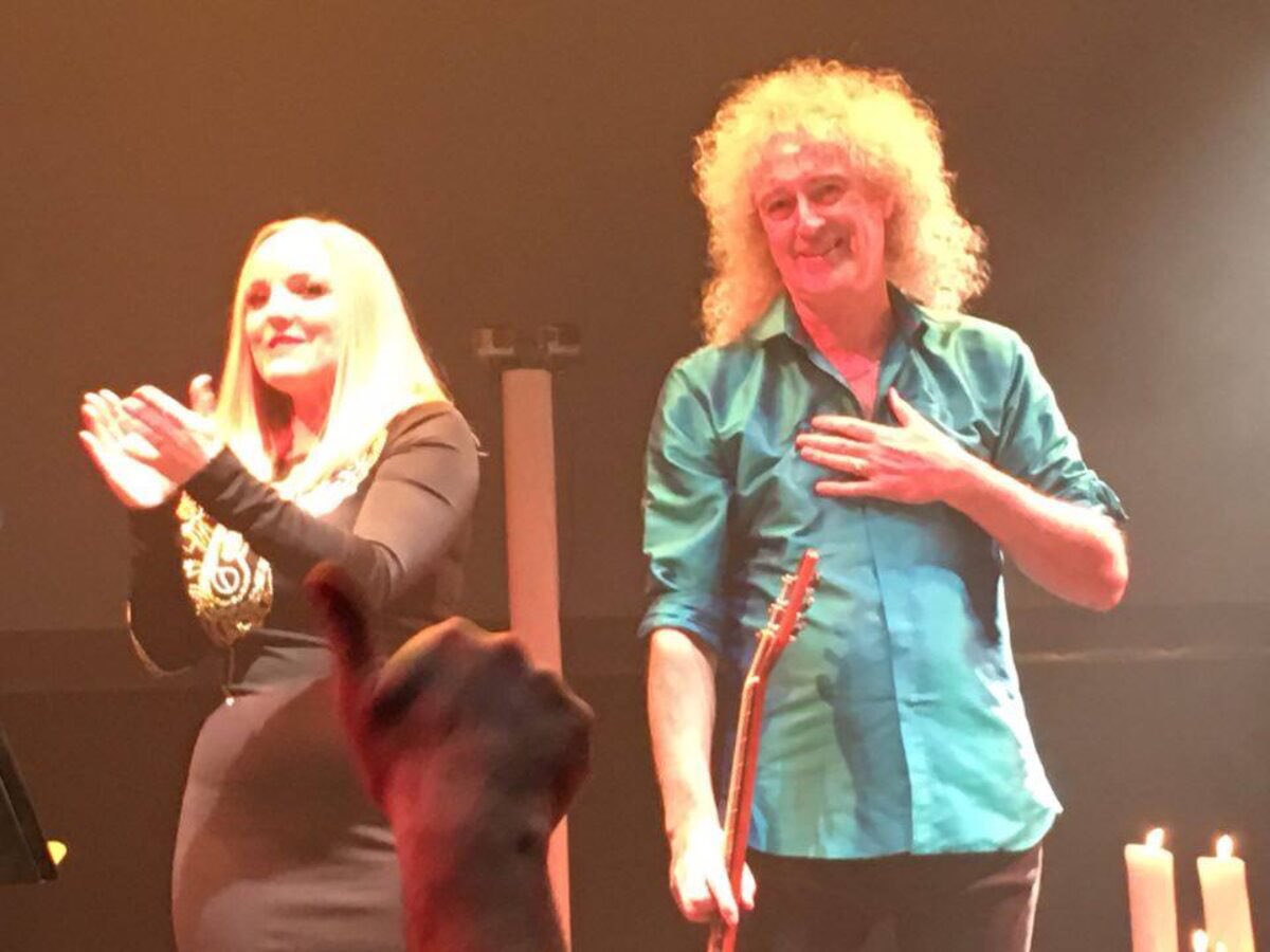 offqueenbandfan's tweet photo. #OTD on 27/02/2016. #BrianMay played with #KerryEllis at the Arcimboldi in Mantova, Italy, during the #OneVoiceTour. https://t.co/eDWRMzHCh6