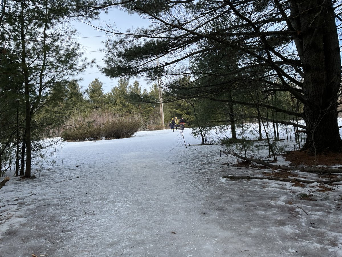 Ce matin, les pompiers ont sorti en toute sécurité une personne blessée des sentiers pédestres de la sablière Bruce. Vers 9 h 46, le Service des incendies d’Ottawa est intervenu au pâté de maisons 100 du chemin Cedarview afin de secourir une personne qui était tombée et s’était