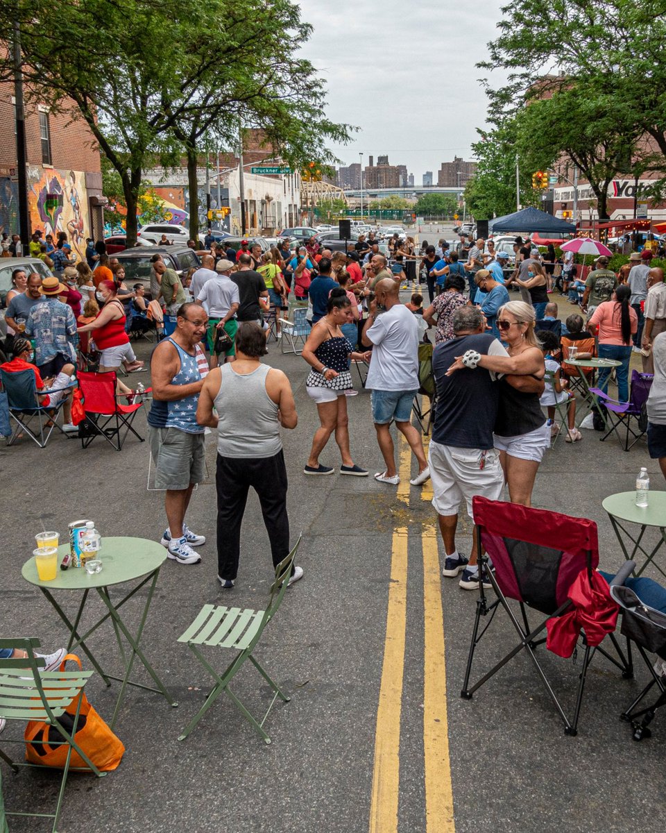 Open Streets transform our streets into public spaces. Community-based organizations, schools, business groups, and houses of worship who want to manage an Open Street during the summer or fall should apply by 3/1: nyc.gov/openstreets#ap…