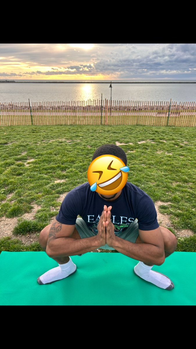 throw back to the time my man did yoga with me when I was pregnant cause I was so bored and felt left out when he'd work out 😂😂😂 I snuck all these pics lmao he was so locked in