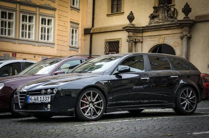 Çirkin,kullanışsız arabaları savunacağız