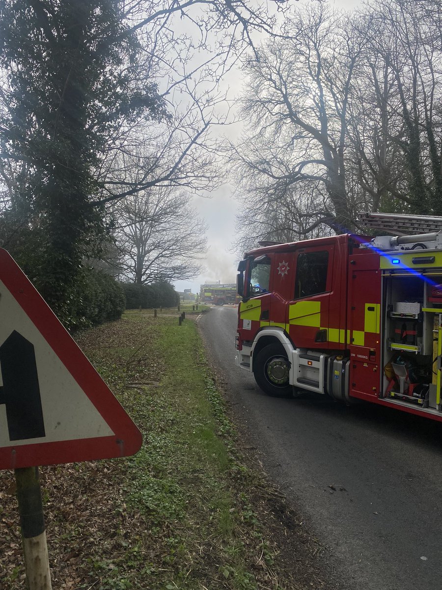 Crews from Stevenage, Welwyn and ourselves worked together to tackle this difficult fire today🔥 one lorry trailer carrying scrap cars extinguished🚒 ✅
