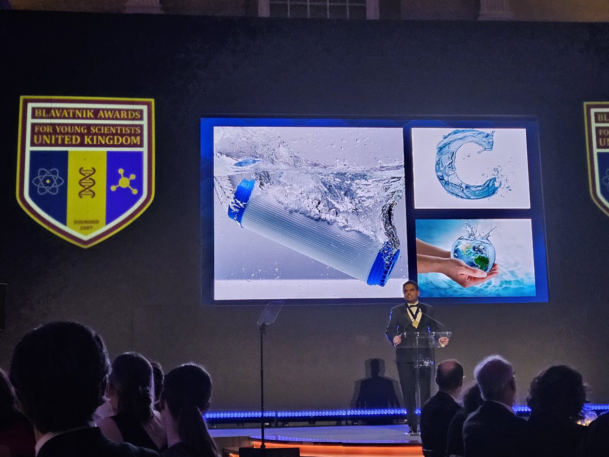 2024 @Blavatnikawards UK 🇬🇧 Laureate Prof Rahul R Nair <a href="/OfficialUoM/">The University of Manchester</a> <a href="/UoMSciEng/">UoM Science and Engineering</a> <a href="/UoMGraphene/">The University of Manchester Graphene</a> <a href="/RRNairLab1/">R R Nair Lab</a> <a href="/UoMChemEng/">UoM Chemical Engineering</a> receives his medal at #blavatnik2024 in London for researching 2D materials for applications in water filtration and separation technologies