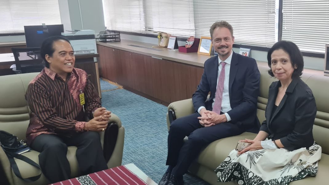 Grateful for my recent conversation with H.E. Natércia Coelho da Silva, Ambassador of Timor-Leste 🇹🇱 @ASEAN.

We discussed #cybercrime, #maritimesecurity and #bordermanagement.

I look forward to continuing our cooperation.