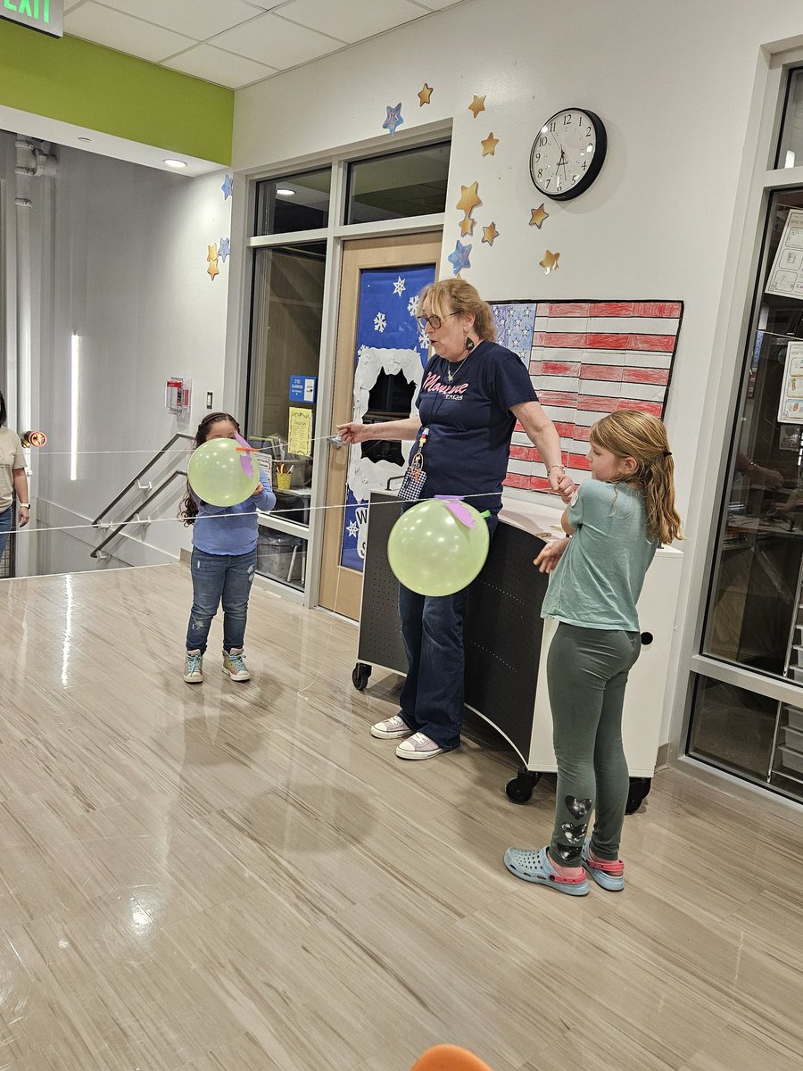 We kicked off 1 School, 1 Book with learning about the Scientific Method! Elephant Toothpaste is always a hit! We closed out our day with a fantastic STREAM Night! So many awesome activities from marshmallow catapults to dragon drumming! We loved seeing our bears so engaged!