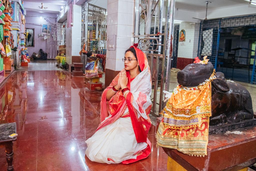 santadas01's tweet photo. ନାଗେନ୍ଦ୍ରହାରାୟ ତ୍ରିଲୋଚନାୟ
ଭସ୍ମାଙ୍ଗରାଗାୟ ମହେଶ୍ଵରାୟ
ନିତ୍ୟାୟ ସୁଦ୍ଧାୟ ଦିଗମ୍ବରାୟ
ତସ୍ମୈ “ମ” କାରାୟ ନମଃ ଶିବାୟ ॥
ହେ ଦେବ ଦେବ ମହାଦେବ! ମୋ ରେମୁଣାବାସୀଙ୍କ ସୁଖ,ଶାନ୍ତି ସମୃଦ୍ଧି ପାଇଁ ଏ ଅଧମର ଵିନତୀ ଗ୍ରହଣ କରନ୍ତୁ 🙏
#SantaWithRemuna
#NuaRemuna
#ନୂଆରେମୁଣା
#NUAOdisha
#RemunaTemple https://t.co/q3E52yKDfT
