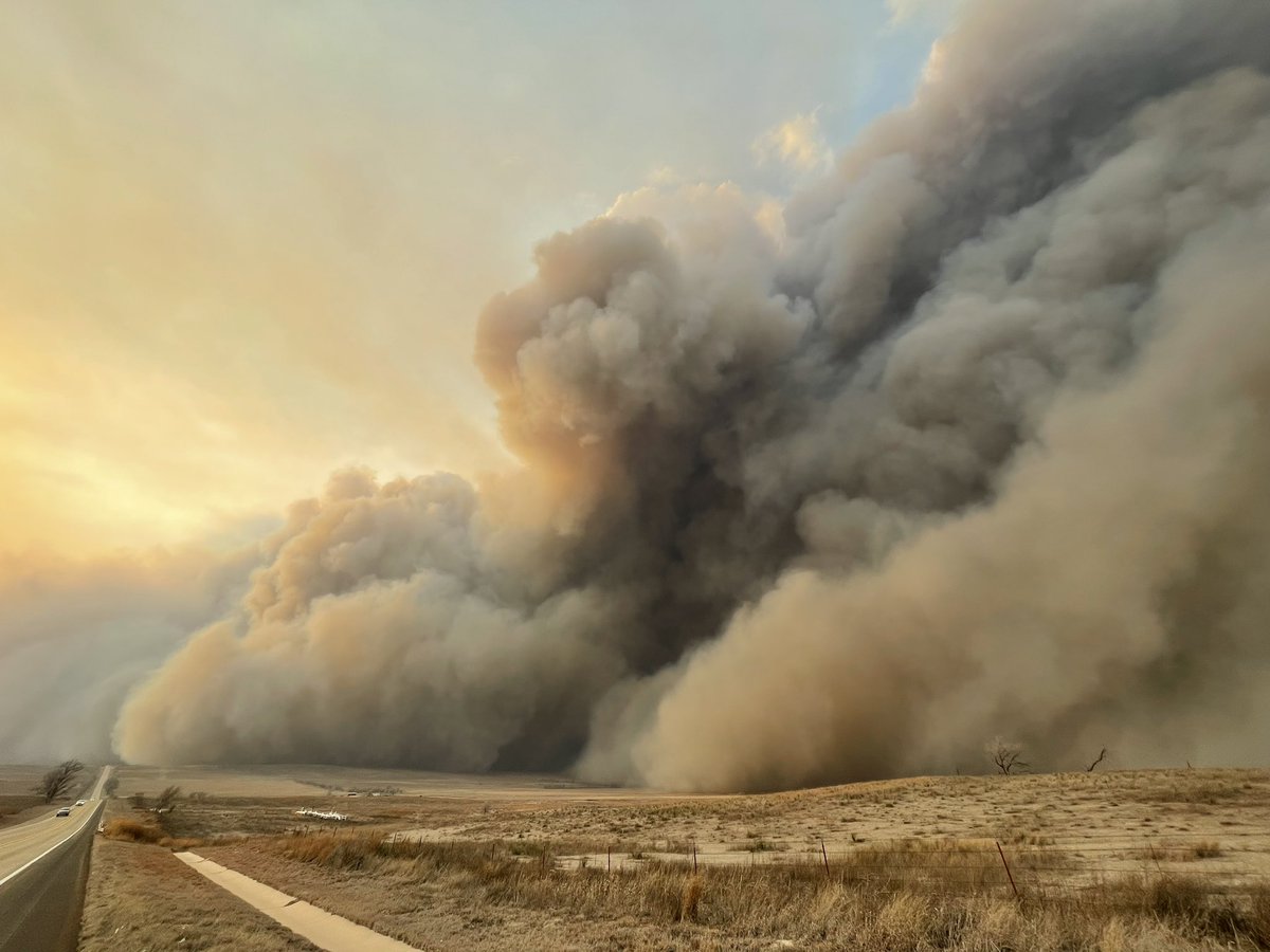 Texas Panhandle fire is massive and insane. I’ve seen a lot of fires, but this one is different. #txwx #okwx #okfire #txfire
#texasbordercrisis 
#United_States_of_America 
#USA