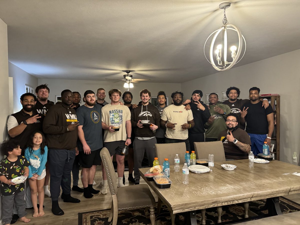 ALWAYS A GOOD TIME HAVING DINNER WITH FAMILY!