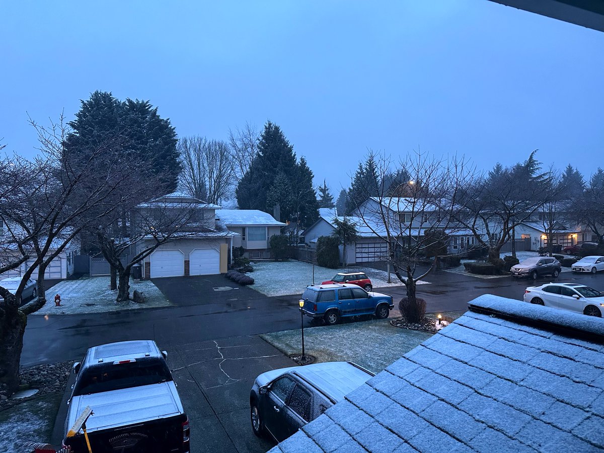 With the temp now at 0° the snow is starting to stick #SurreyBC #ShareYourWeather #bcstorm #bcstormwatch