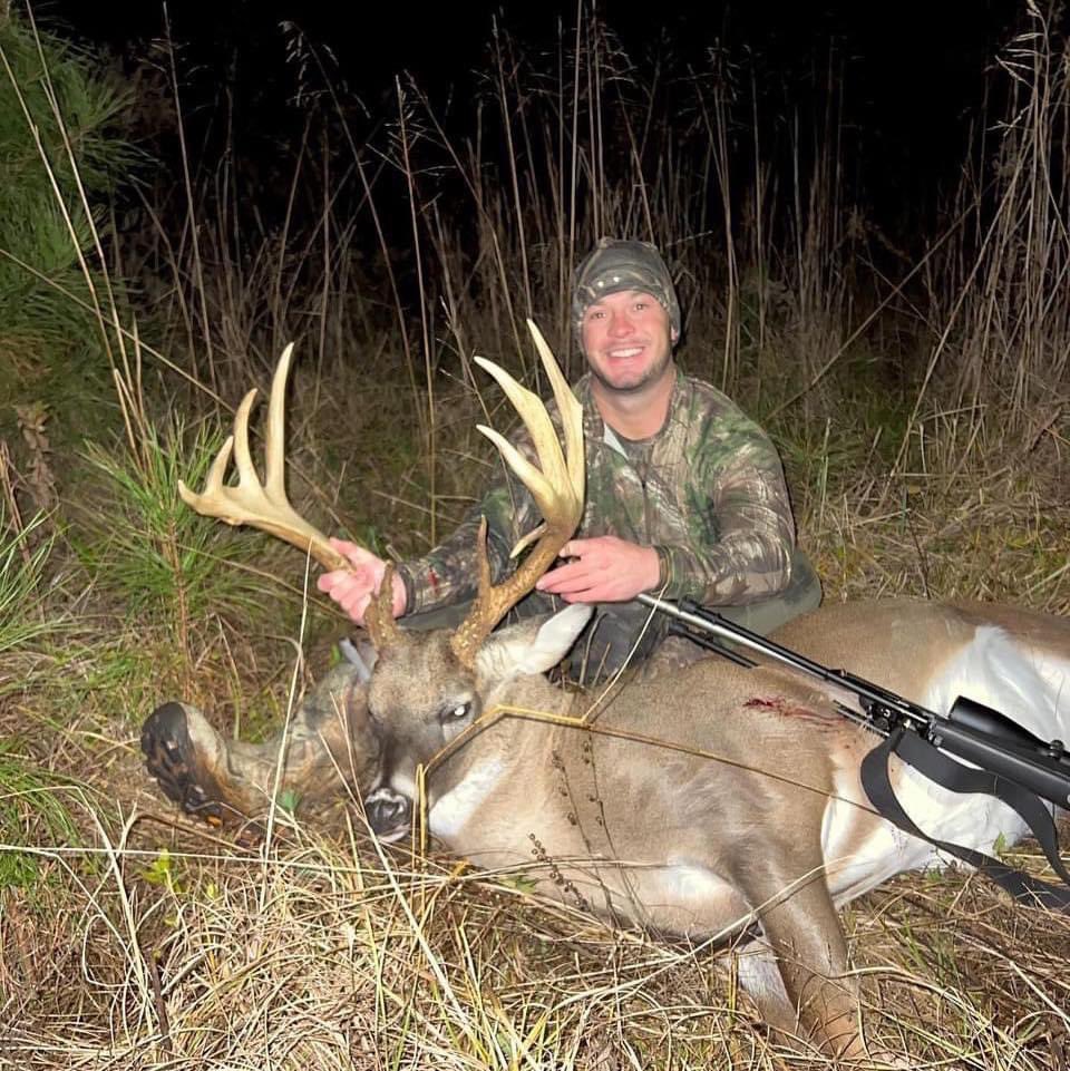 Check out this Central Alabama 10-Point.🦌 Taylor Sims took this 160 inch buck on his family farm land! #deer #deerhunting #hunting #buck #buckhunting #TacoTuesday #Dipper #UnionSquare #XandY #Tornado #Sims #Wilbur #Shelby #Macy