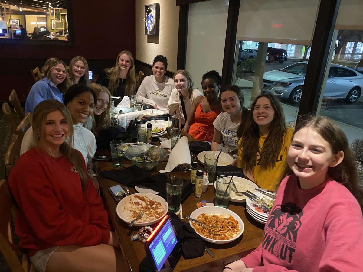 Team dinner the night before districts🫶🏼 Pop out tomorrow at South to see these Ladies take on North Point in the first round of districts!