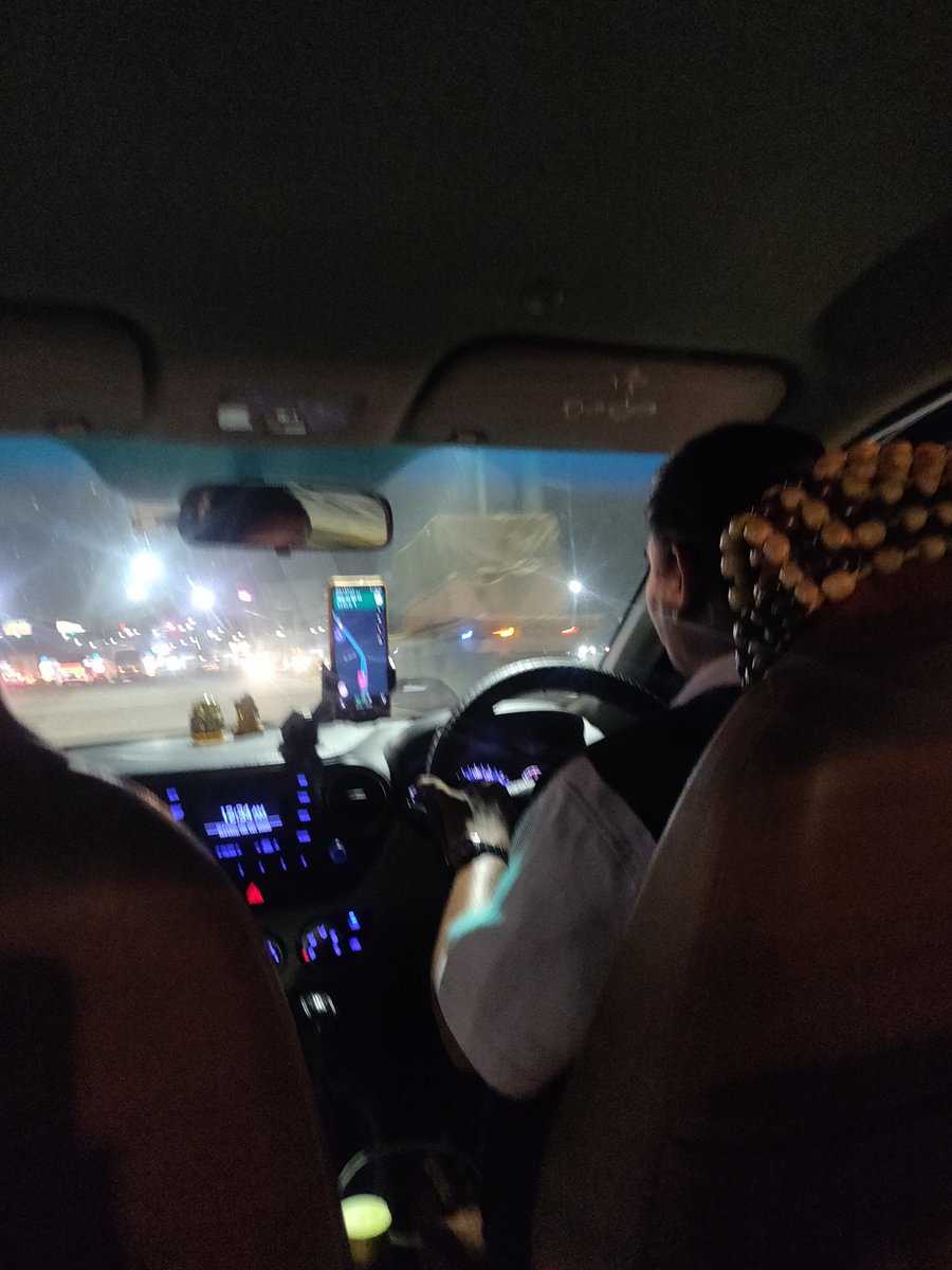 Rajeshwari of @GoPink_Cabs ensured I had a safe drop back home when I landed at @BLRAirport at midnight. 
Smart, articulate, confident, she drove expertly, and I couldn't be a happier customer. 
#WomenDrivers #Bengaluru