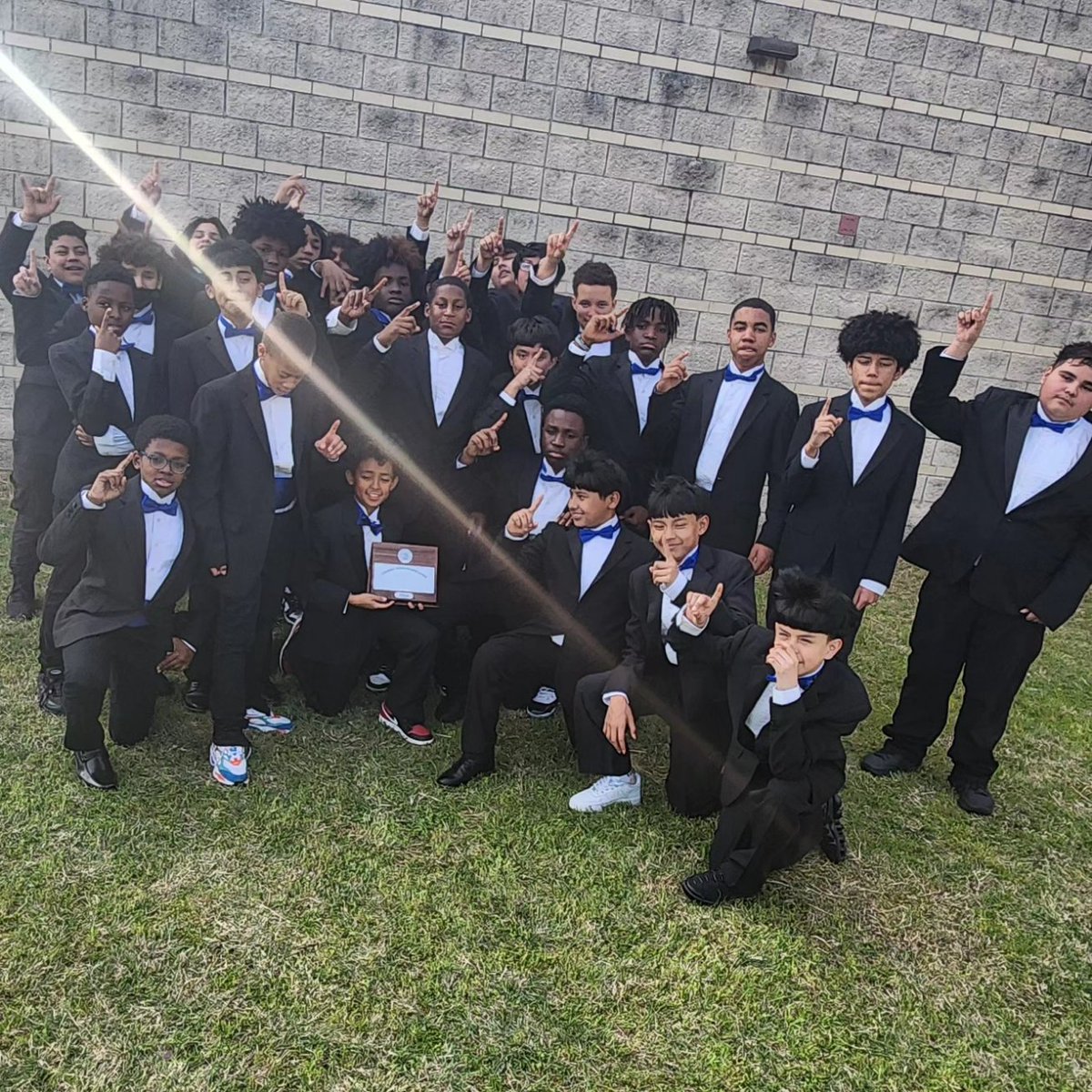 PlummerMSChoir's tweet photo. The Varsity Tenor Bass Choir did well today at UIL Concert &amp; Sight-Reading Contest with a 2 on stage &amp; all 1s in sight-reading 🎶🎶 @PlummerMS_AISD @principaldmac @pruittkim @BachPm @aldinefinearts @AldineISD #plummerchoir https://t.co/RG7mrbToq3