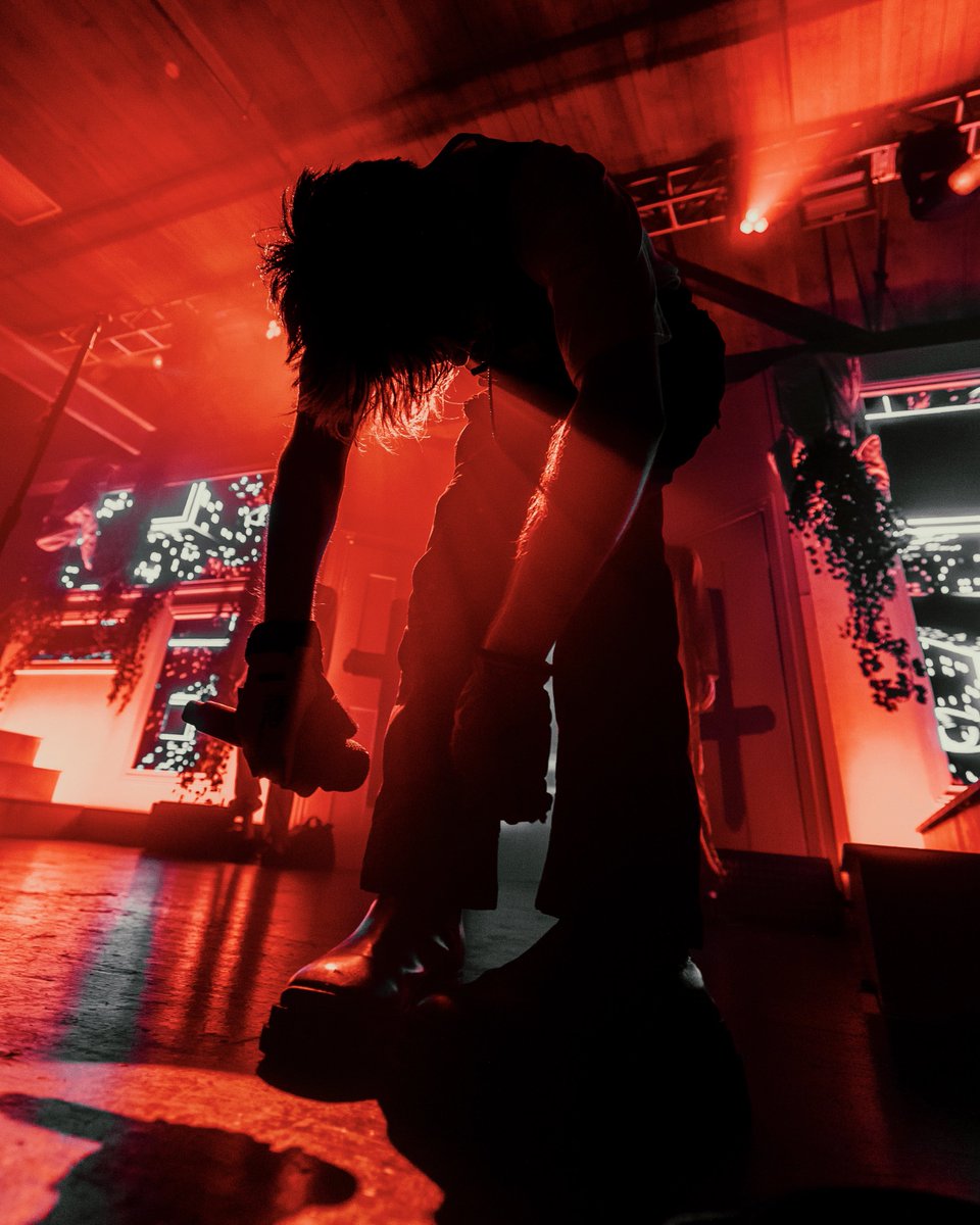 ONE OF US WILL END UP HURT
BUT YOU CAN CALL ME ST*RFUCKER