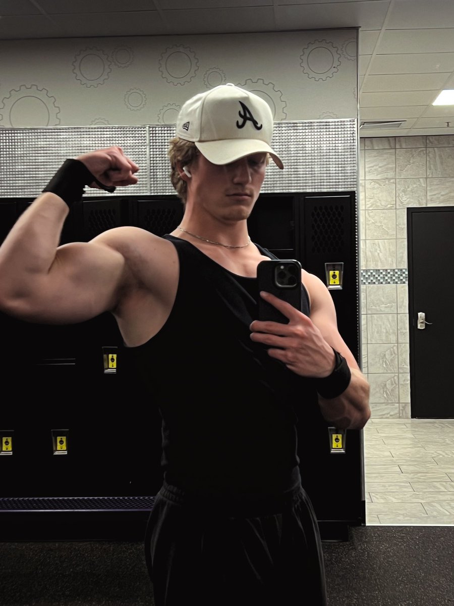 7Swish's tweet image. pre vs now 😭