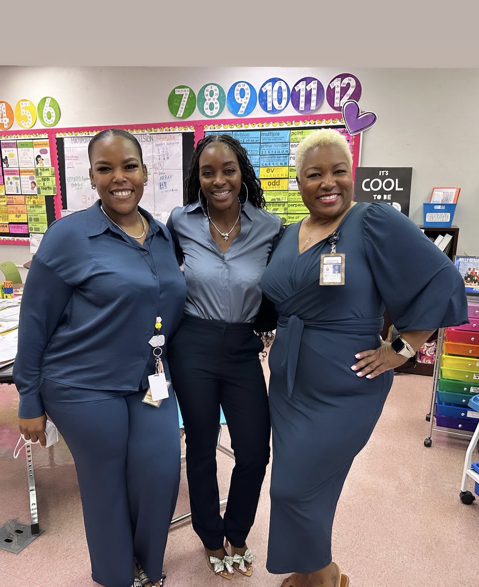 Catch the wave 🌊 the blue wave  at BGE🩵🩵 <a href="/GladesRegionSup/">Angela Moore</a> <a href="/BGEeagles/">Belle Glade El</a>