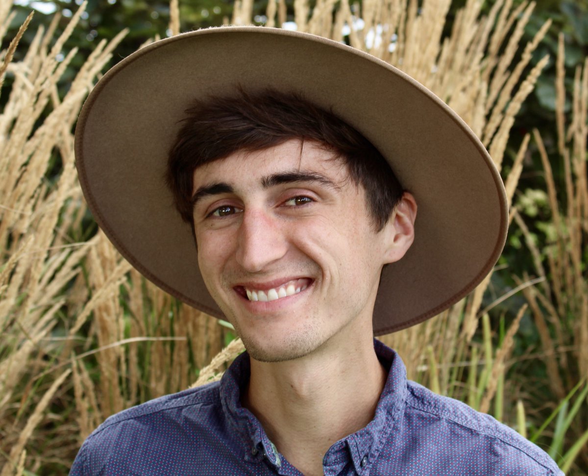 The judges <a href="/HaikuCrush/">Haiku Crush</a> selected a #haiku by Tate Lewis-Carroll <a href="/TPLpoetry/">Tate Lewis-Carroll (they/them)</a> of #Illinois USA for The Best Haiku, available at TinyURL.com/TheBestHaiku/

"Haiku investigates and juxtaposes the immediate world... It's this discovery that reminds me most of my place in the world and..."