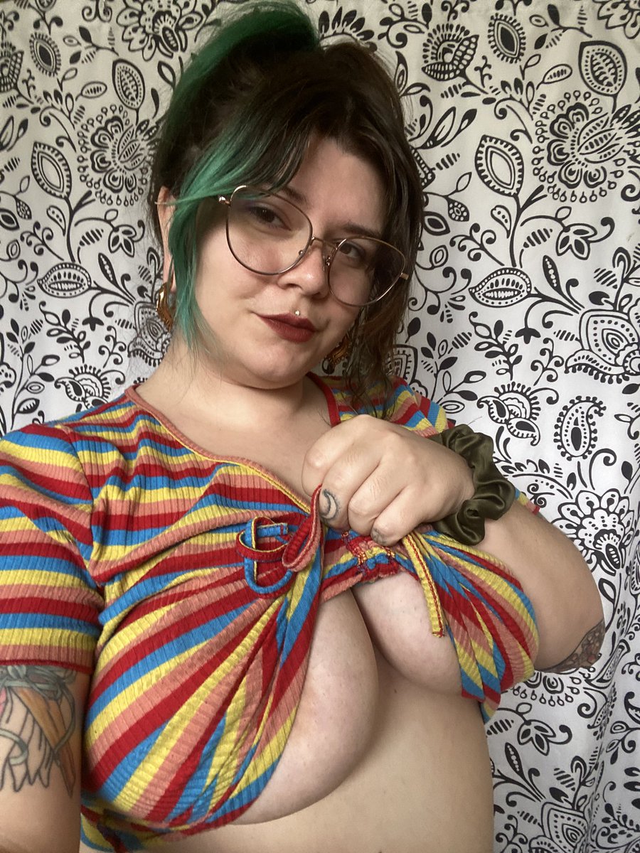 CorasNight's tweet photo. Available for customs, panties, polaroids + more! All of my ready to buy content is over in my bio ♡ https://t.co/bUYu8feYMT