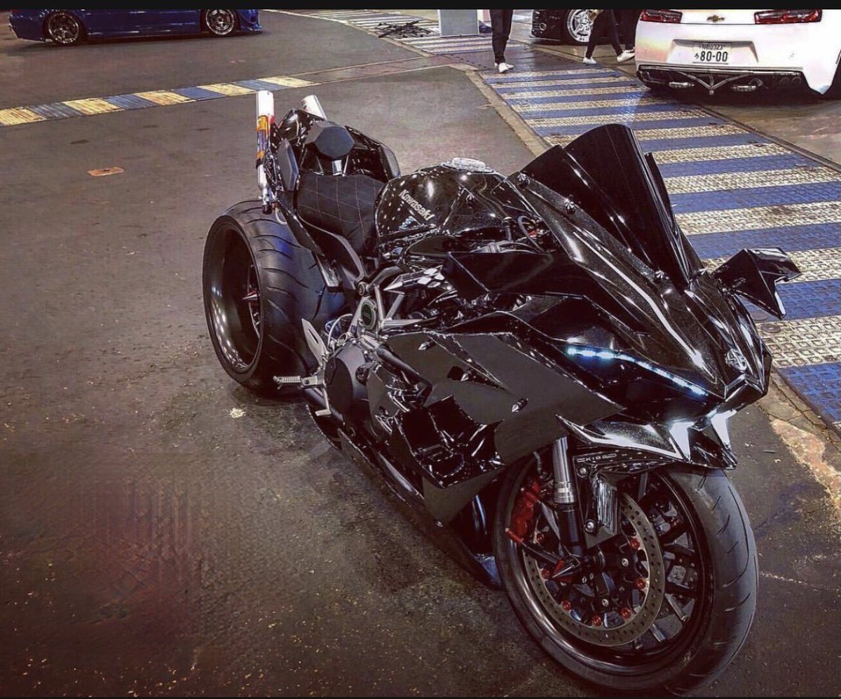 #多分私しかやってない

片持ち300の前後エアサス🌍世界中探しても私しかやってない😇