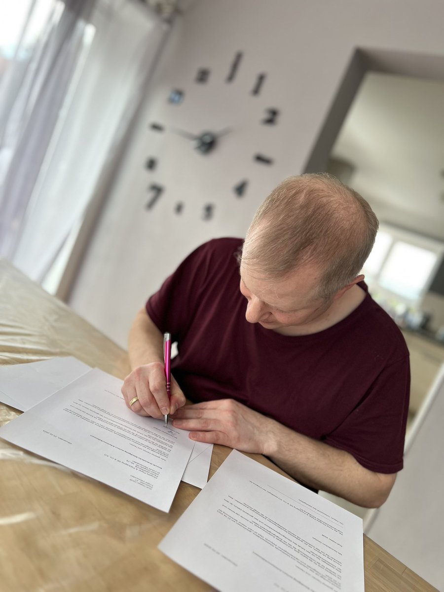 v_rtc's tweet image. Step 1 -&amp;gt; Connections and the chance for a new job Thank you @BenediktGasch 🙏 and #SoftlineGmbH
Step 2 -&amp;gt; Sign new contract 
Step Between -&amp;gt; Sign the termination and make a clean end
Step 3 -&amp;gt; Be happy 😊 
Step 4 -&amp;gt; Learn new skills ✌️
#chance #NewWork #Thankful 
Thankful for my…