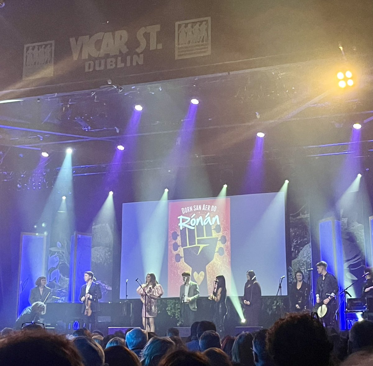 Anna Lee tweet media